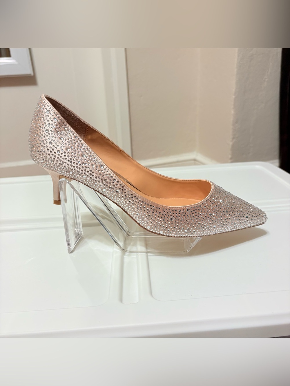 NWOT Jewel by Badgley Mischa Embellished Pointed-Toe Pump in Champagne Crystal